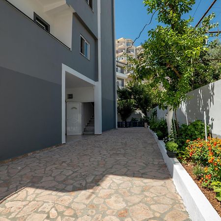 Hoteleks Inn & Suites Sarande Bagian luar foto