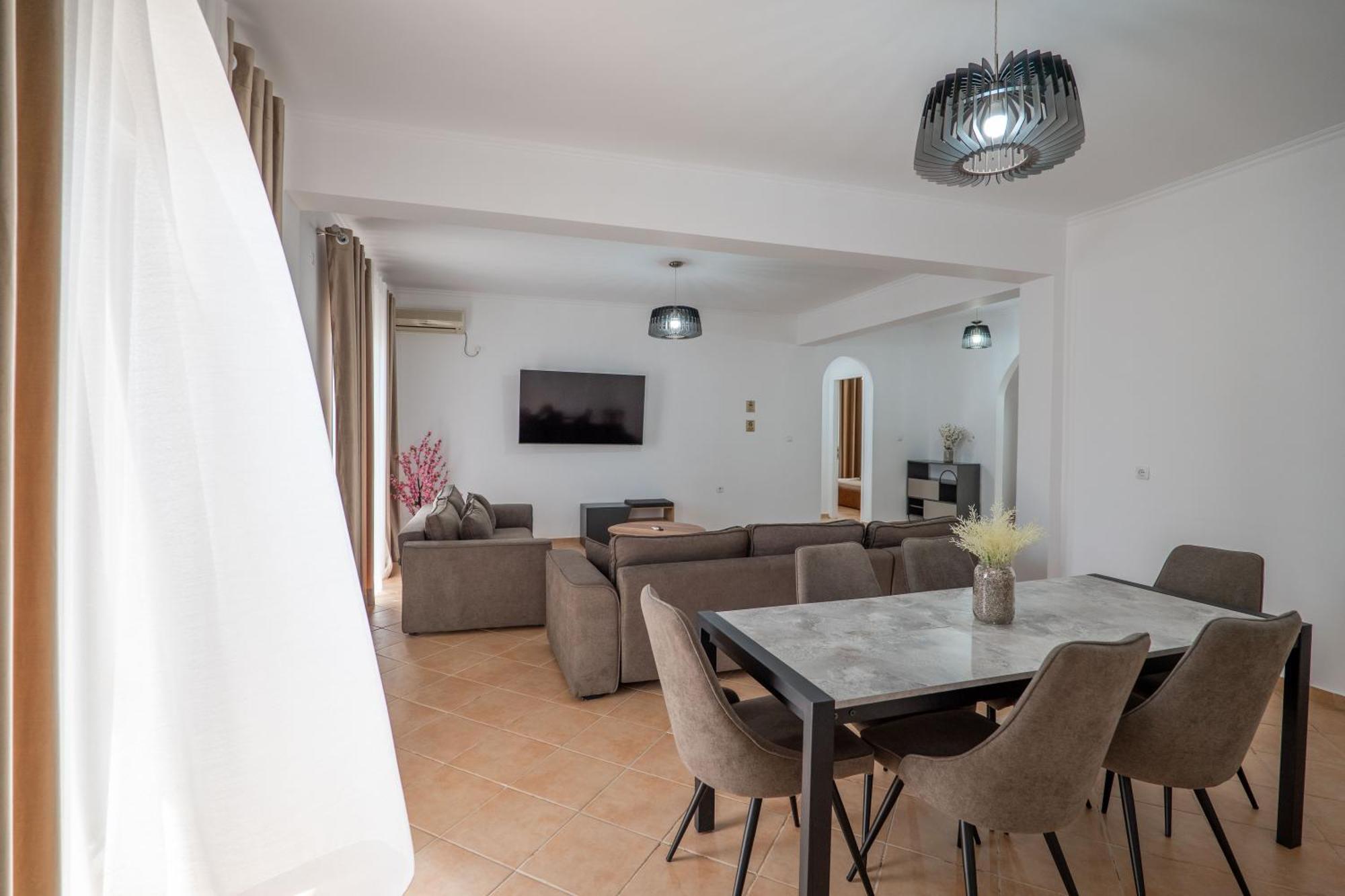 Hoteleks Inn & Suites Sarande Bagian luar foto