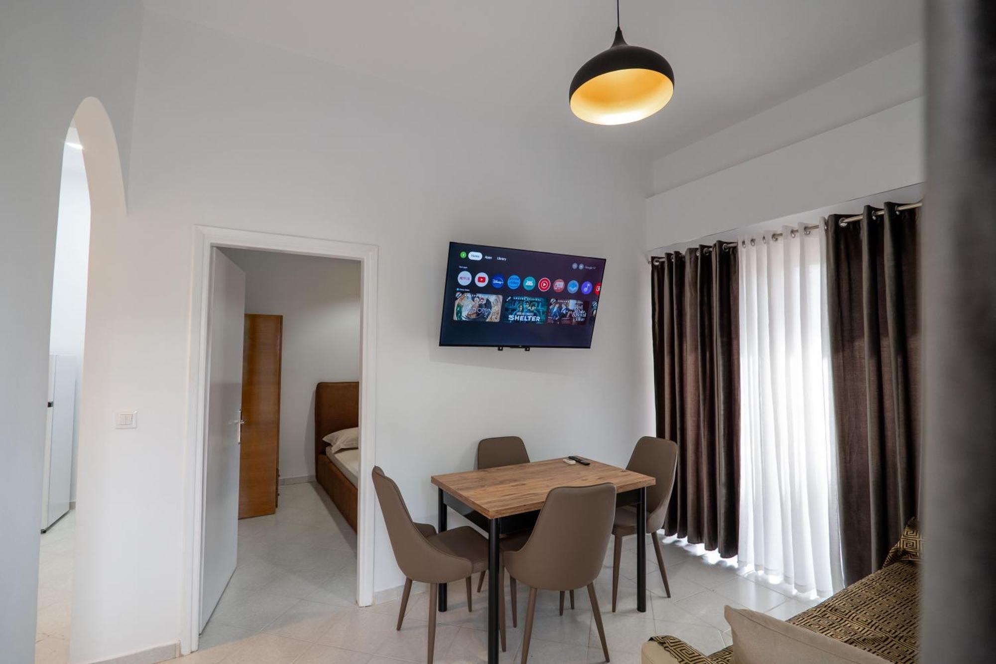 Hoteleks Inn & Suites Sarande Bagian luar foto