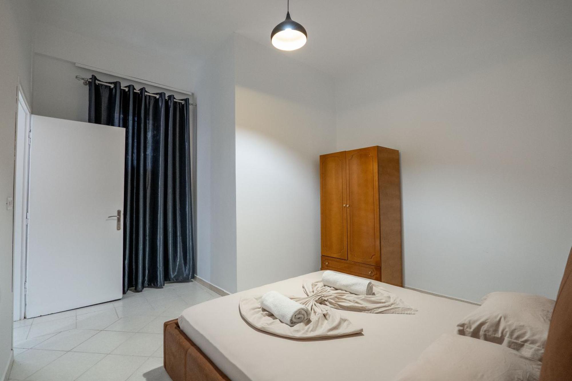 Hoteleks Inn & Suites Sarande Bagian luar foto