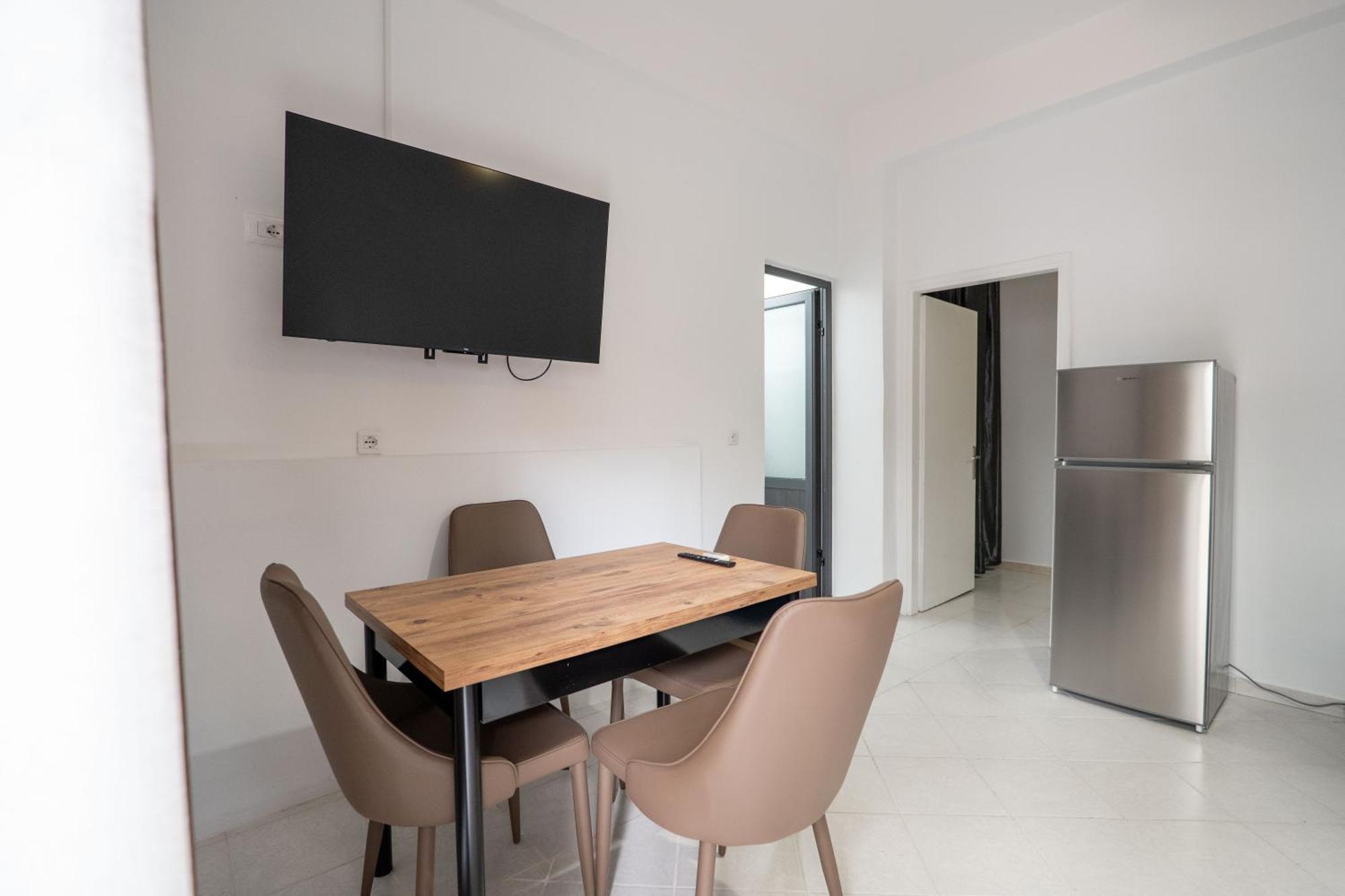 Hoteleks Inn & Suites Sarande Bagian luar foto