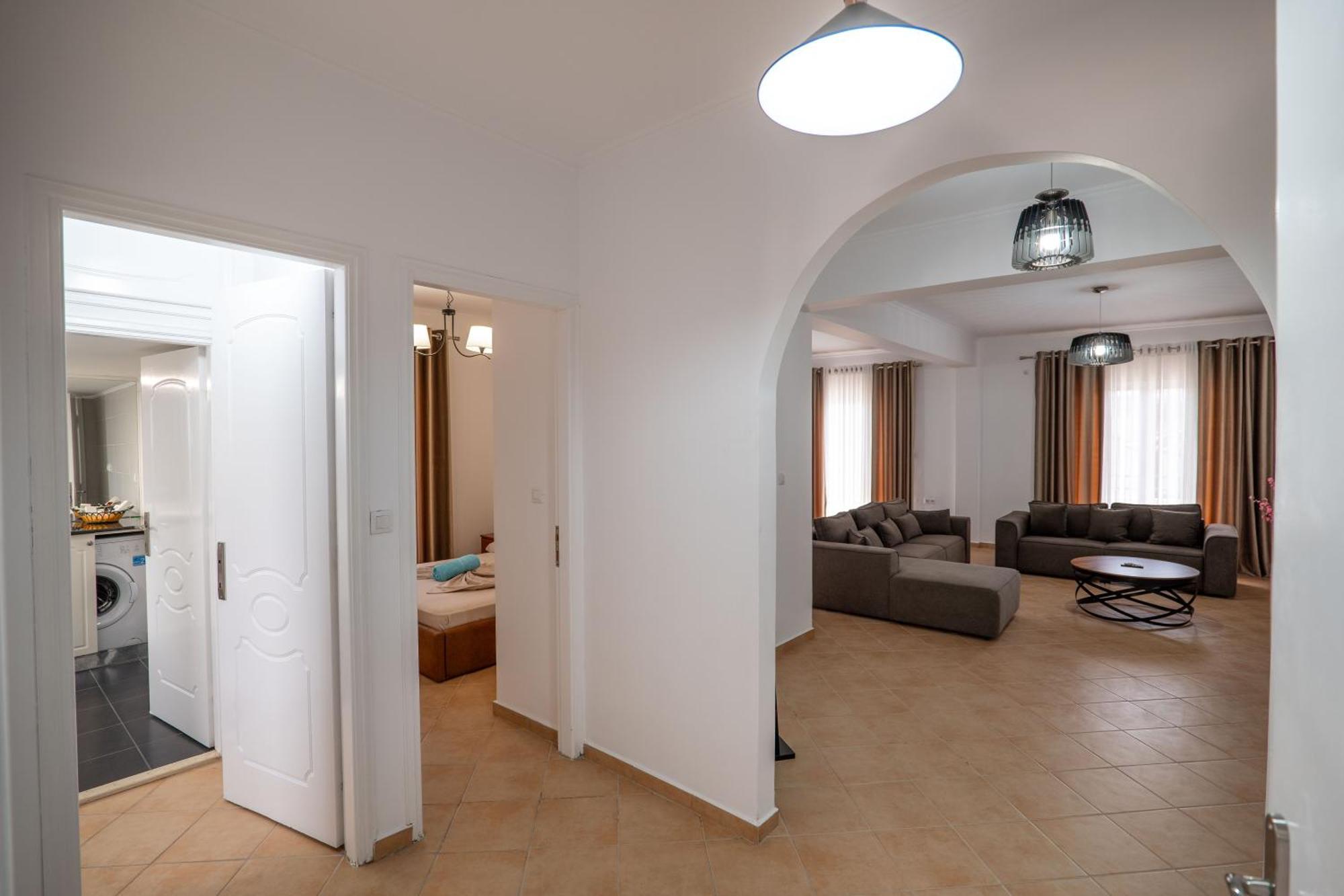 Hoteleks Inn & Suites Sarande Bagian luar foto