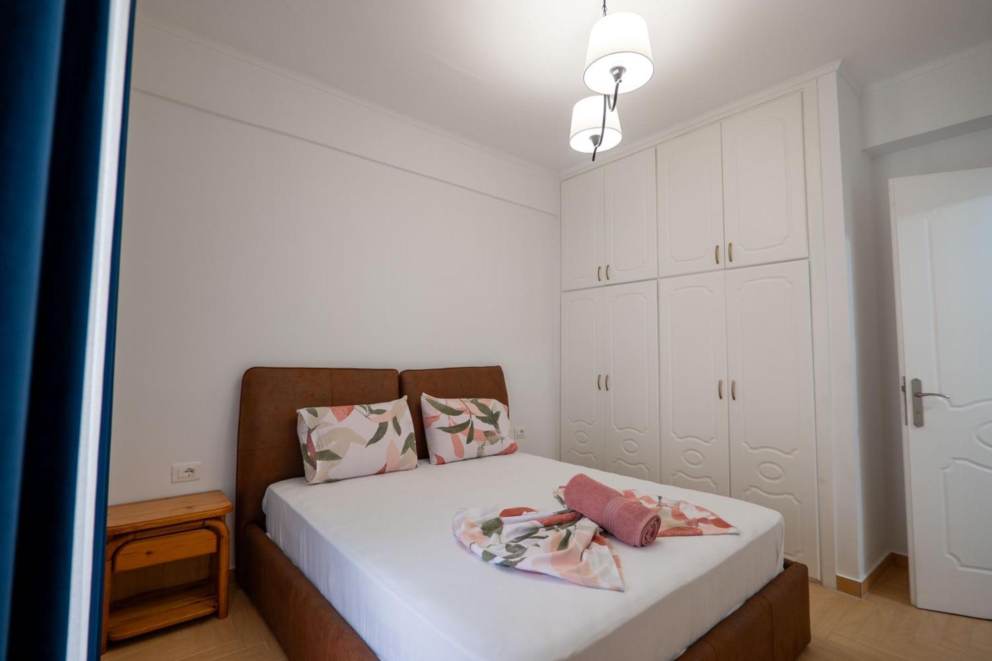Hoteleks Inn & Suites Sarande Bagian luar foto