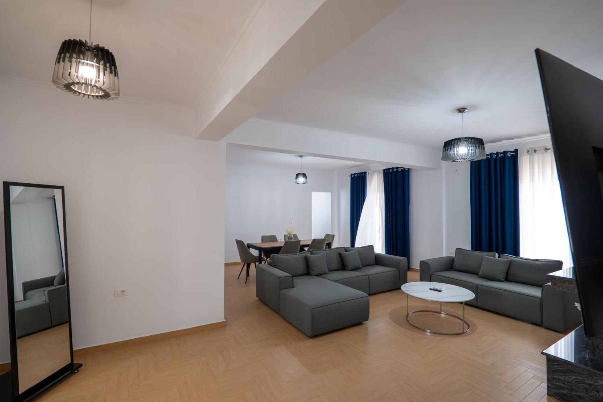 Hoteleks Inn & Suites Sarande Bagian luar foto