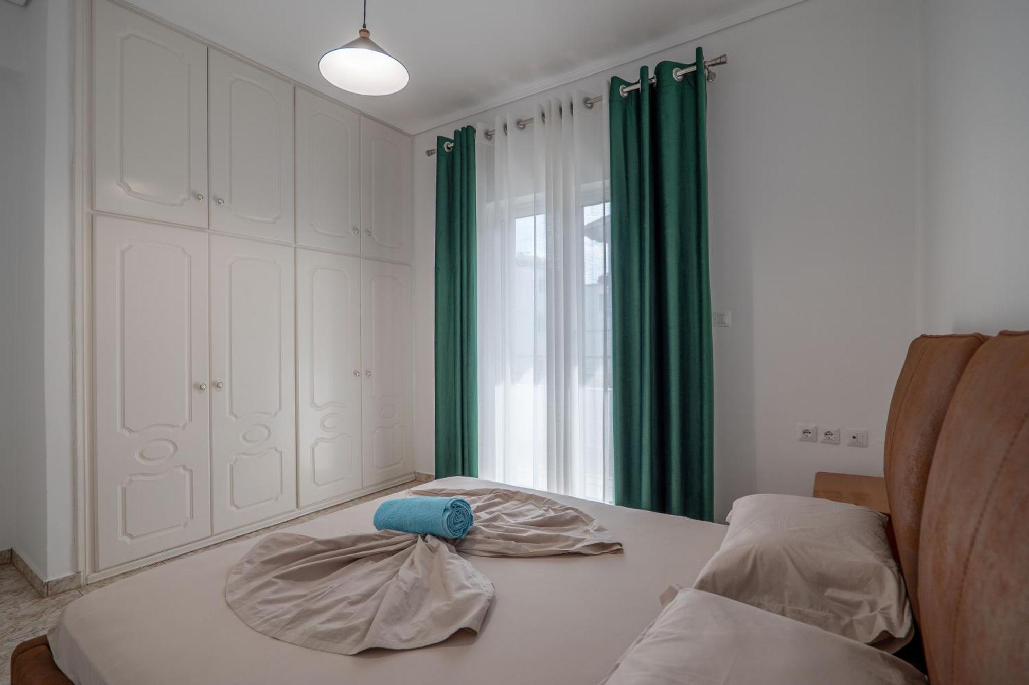 Hoteleks Inn & Suites Sarande Bagian luar foto