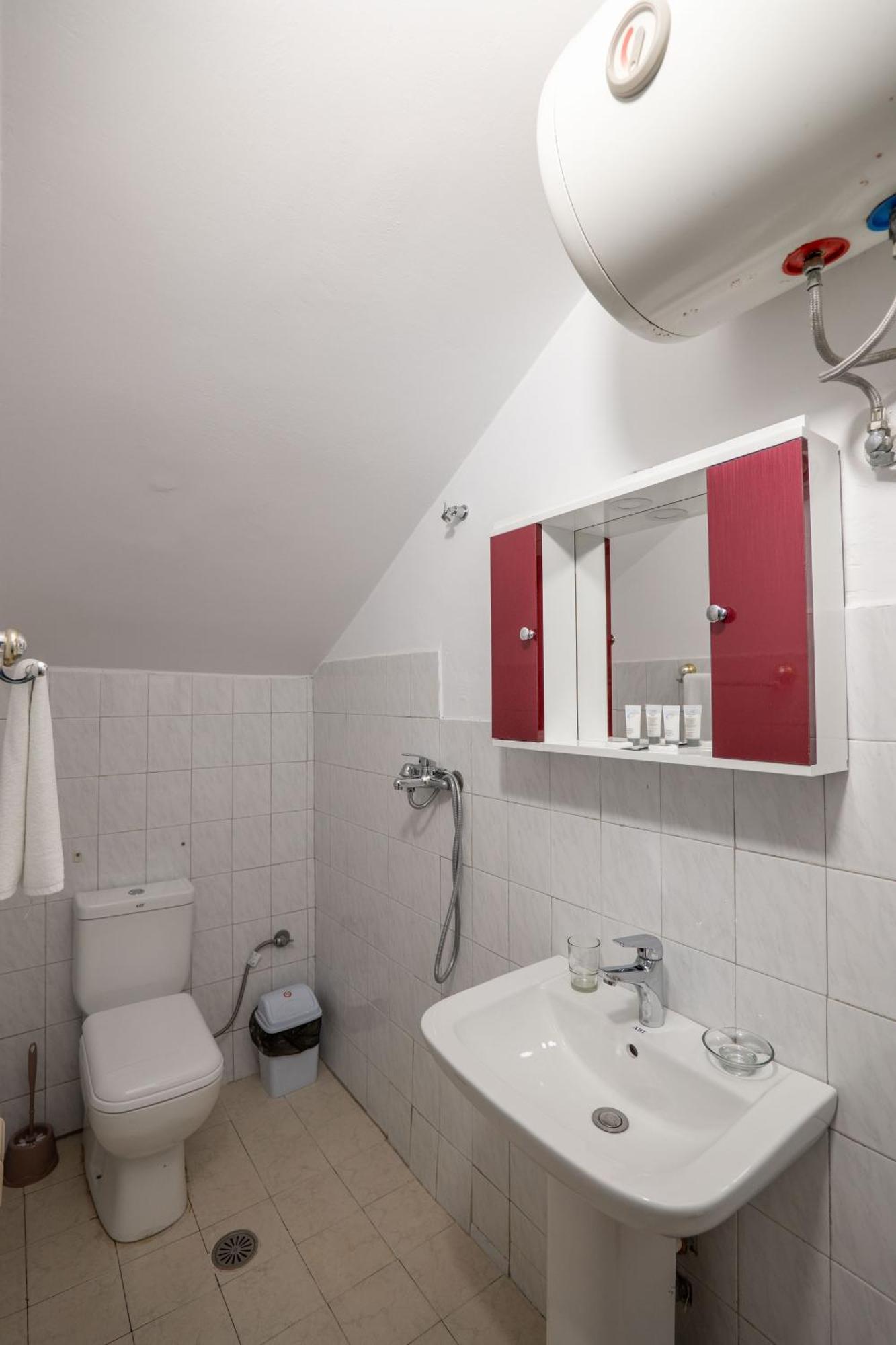 Hoteleks Inn & Suites Sarande Bagian luar foto