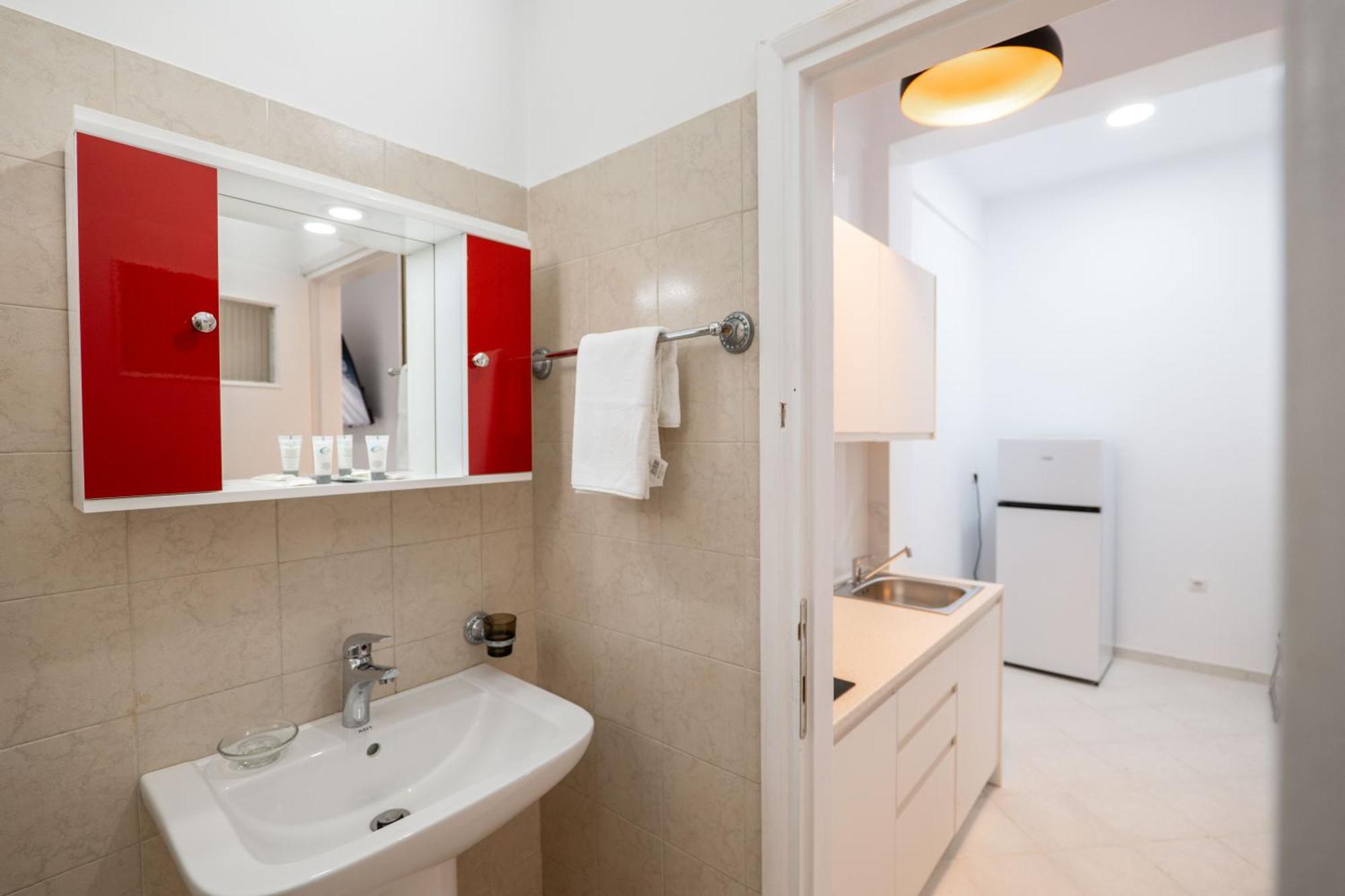Hoteleks Inn & Suites Sarande Bagian luar foto