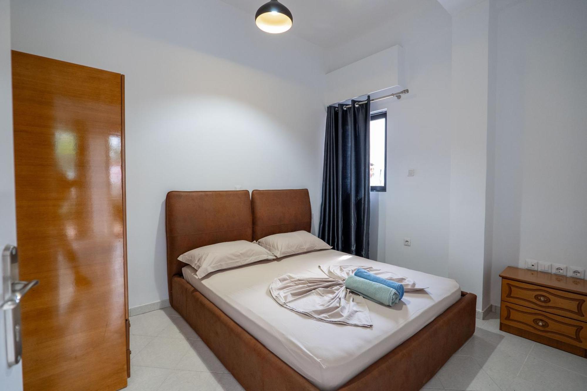Hoteleks Inn & Suites Sarande Bagian luar foto