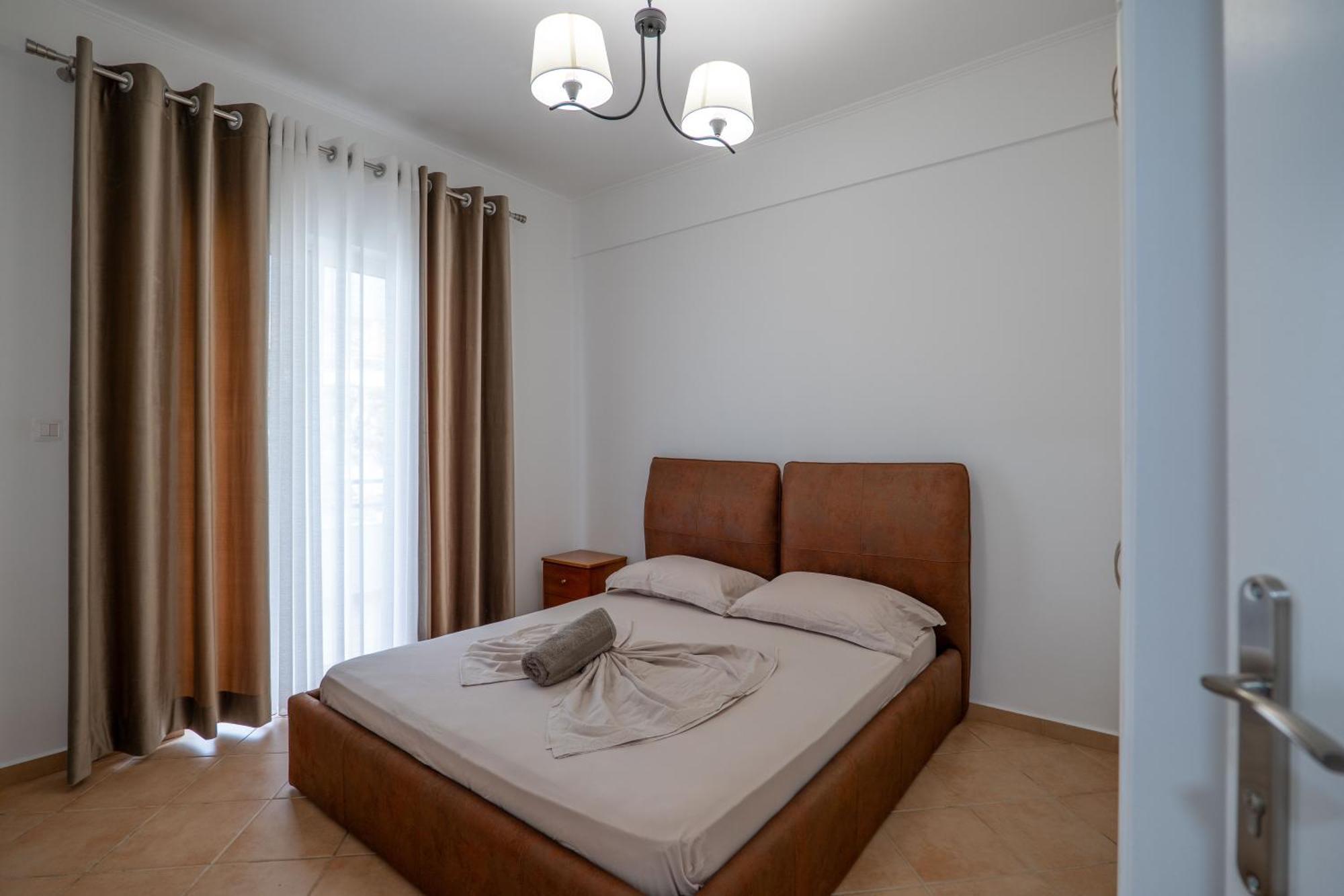 Hoteleks Inn & Suites Sarande Bagian luar foto
