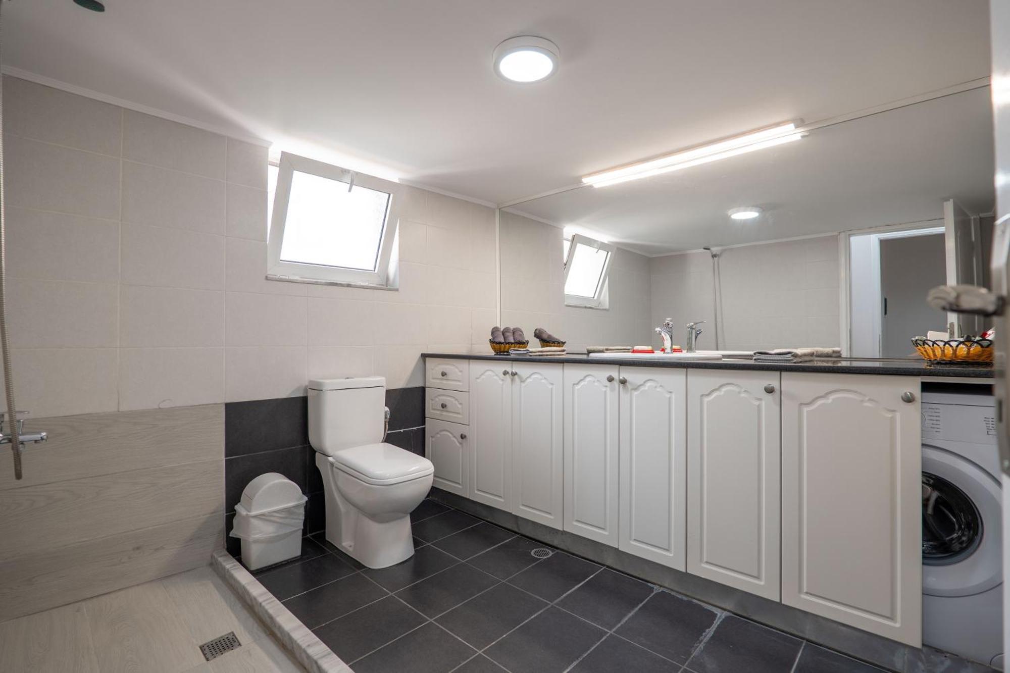 Hoteleks Inn & Suites Sarande Bagian luar foto