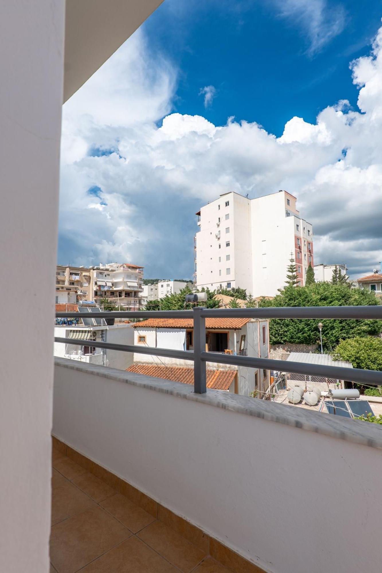 Hoteleks Inn & Suites Sarande Bagian luar foto