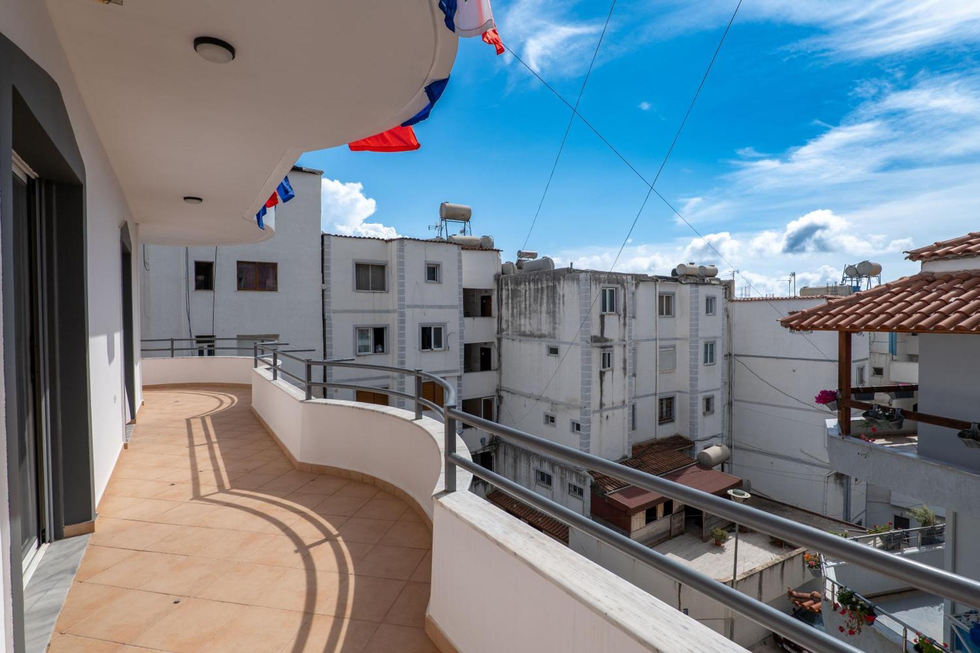 Hoteleks Inn & Suites Sarande Bagian luar foto
