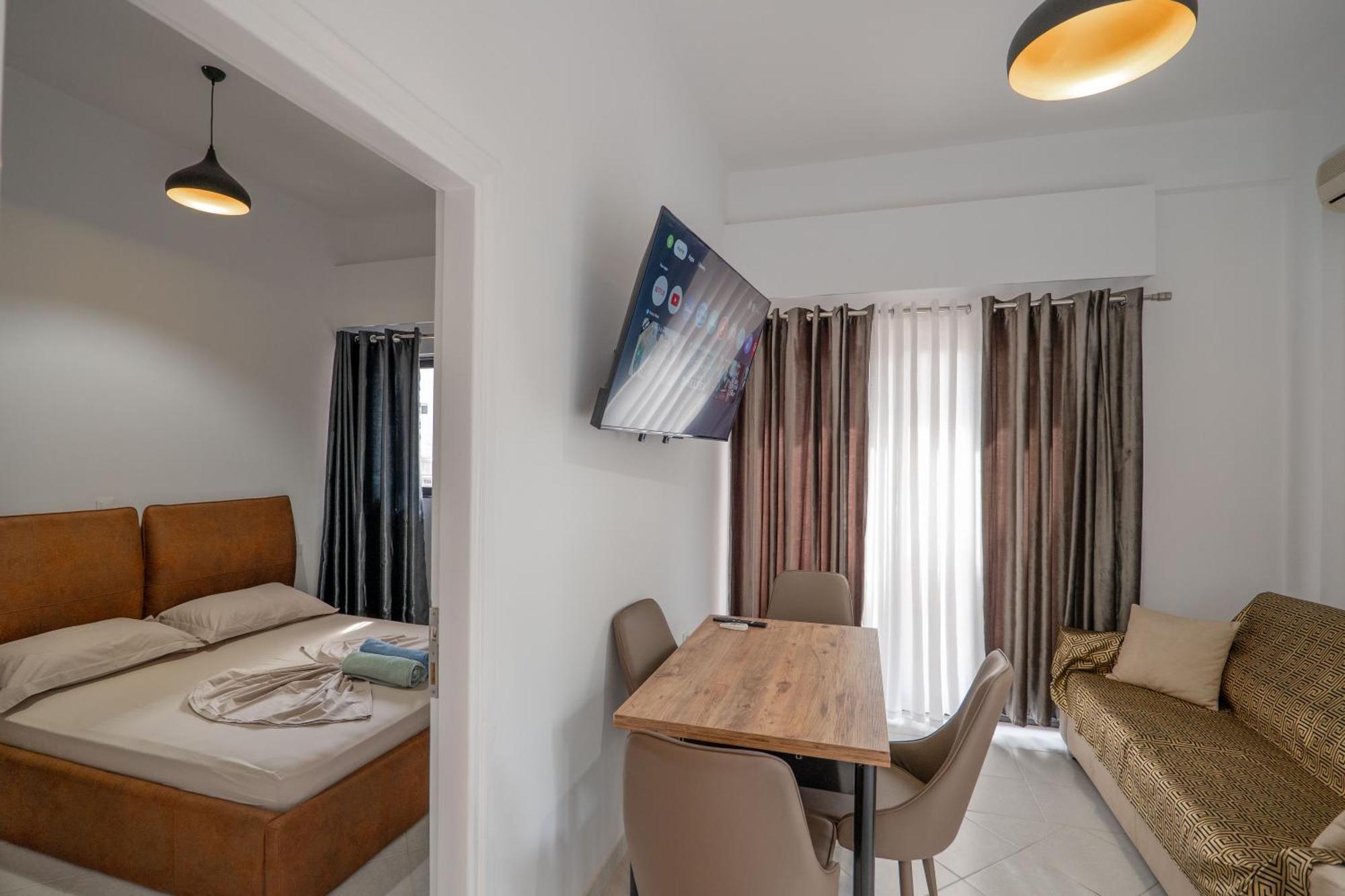 Hoteleks Inn & Suites Sarande Bagian luar foto