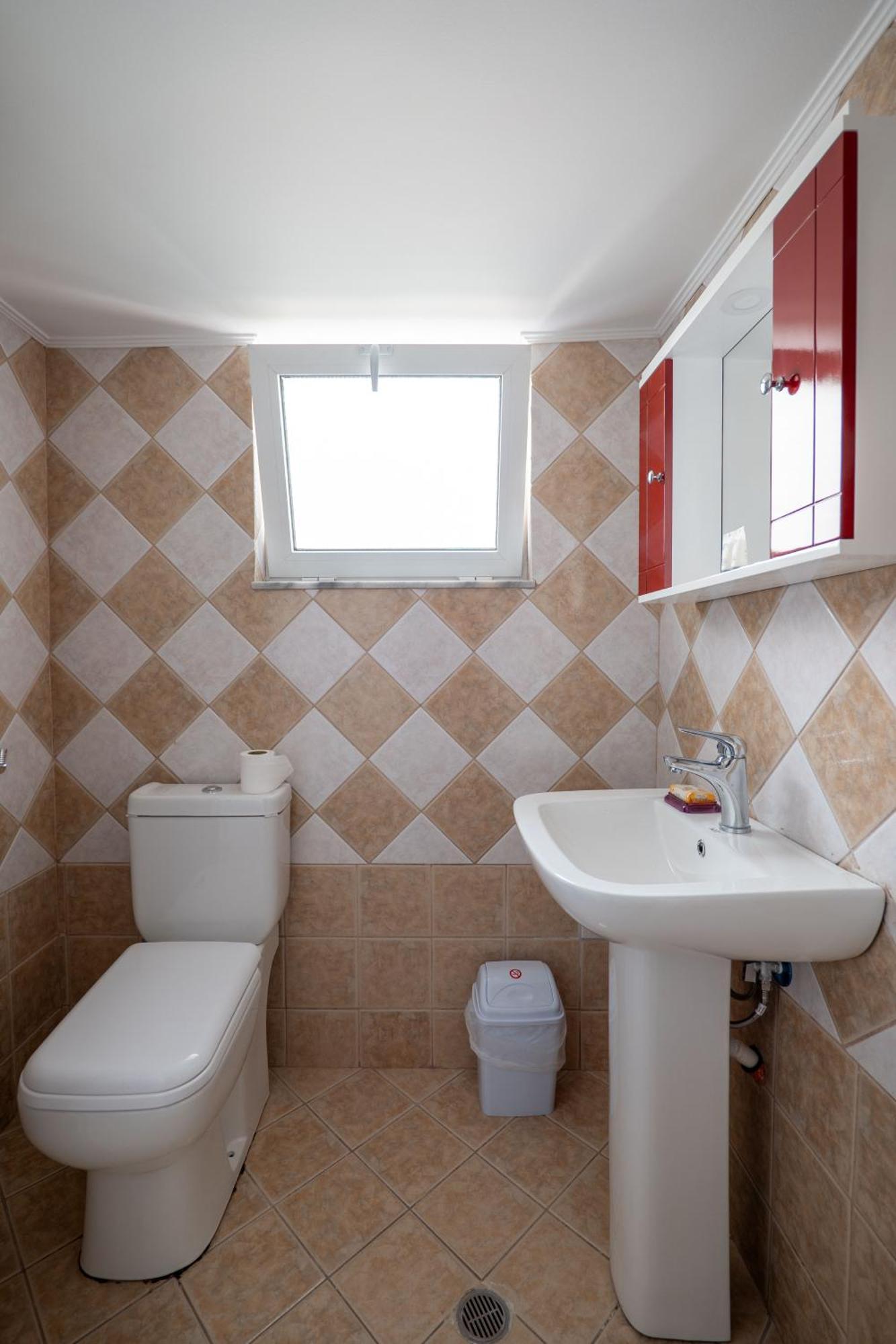 Hoteleks Inn & Suites Sarande Bagian luar foto