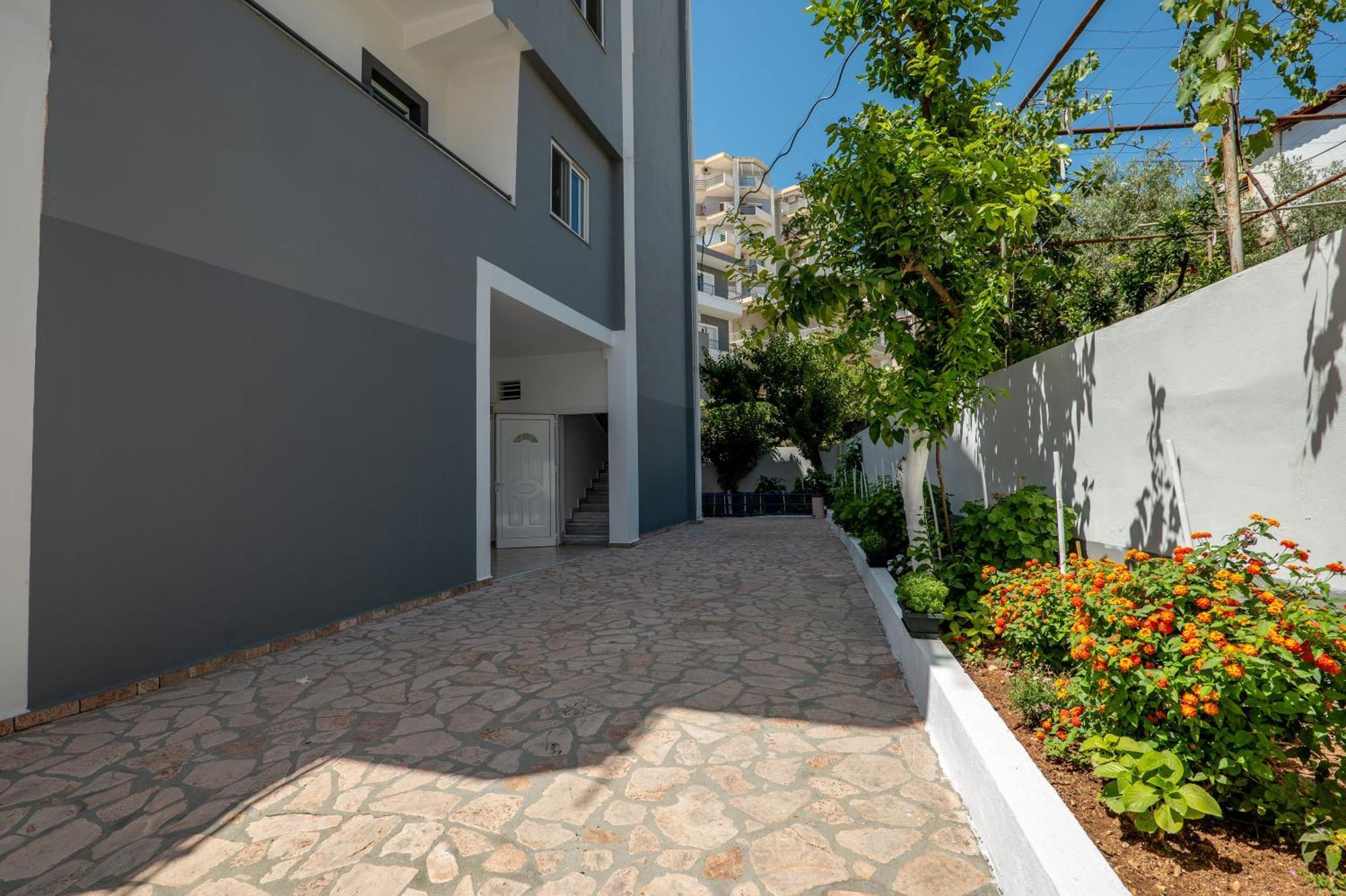 Hoteleks Inn & Suites Sarande Bagian luar foto