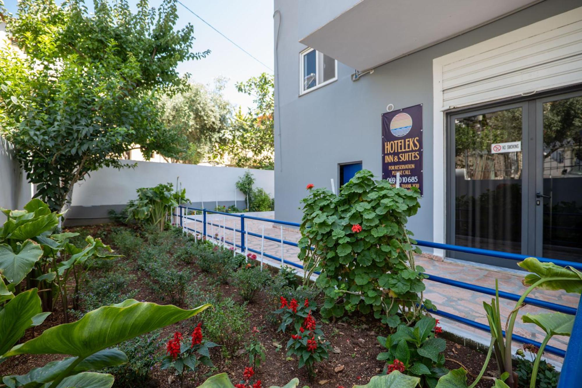 Hoteleks Inn & Suites Sarande Bagian luar foto